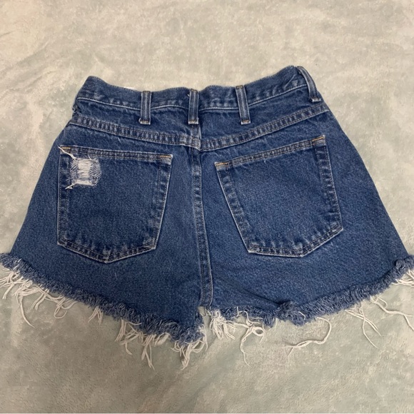 Size xs distressed jean shorts - Picture 2 of 2